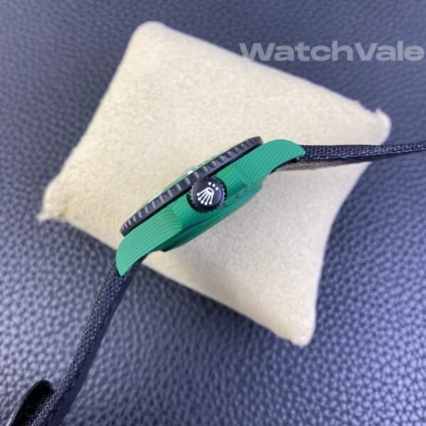 Green carbon fiber bezel Rolex Submariner DIW replica watch