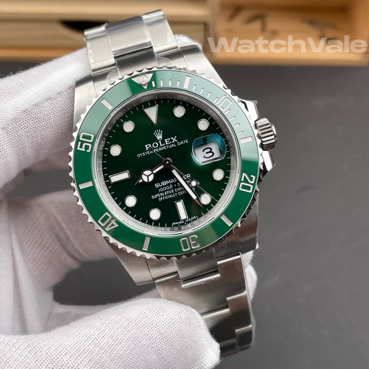 Rolex 116610LV Hulk green ceramic bezel Oystersteel replica watch
