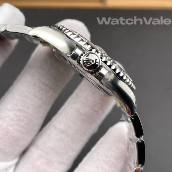 Rolex Yacht-Master 40 126622 Oyster bracelet replica on wrist