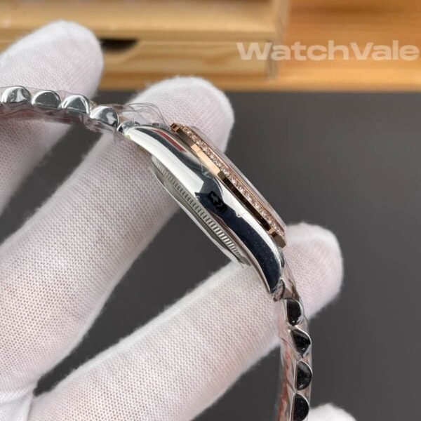 Rolex Datejust 31 Everose Jubilee bracelet detail replica
