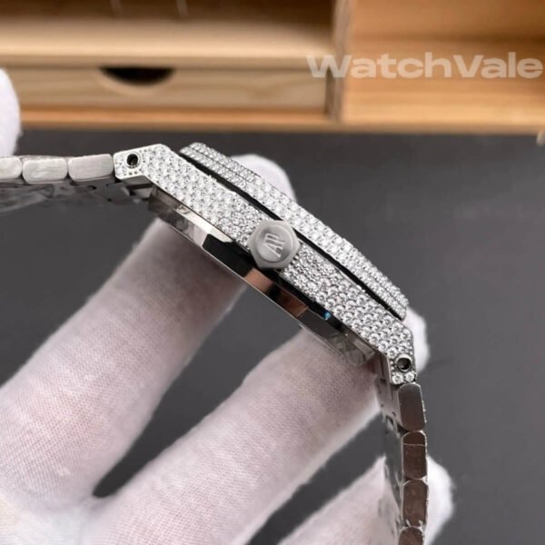 Audemars Piguet Royal Oak full pavé diamond dial close-up replica watch