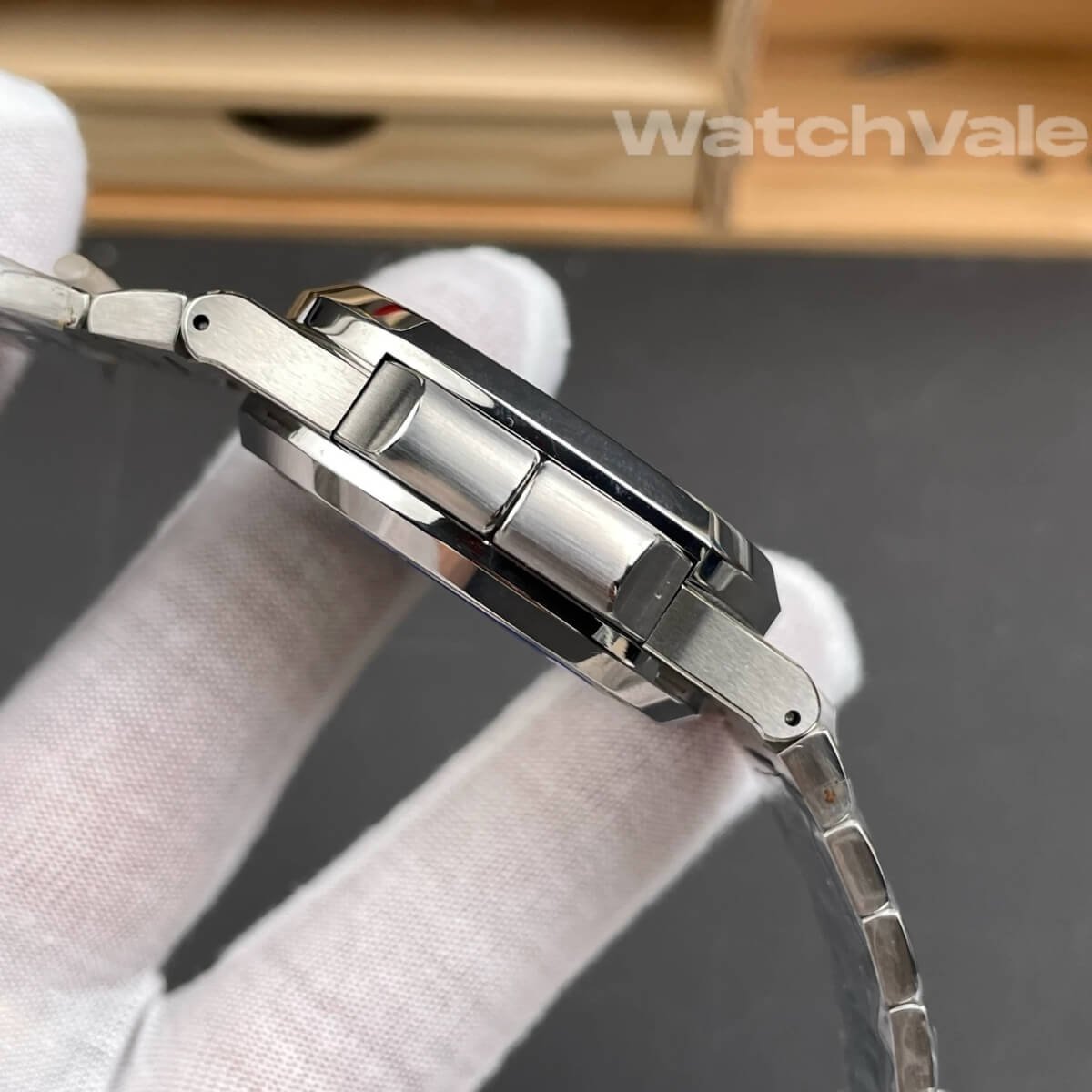 Patek Philippe Nautilus 5990/1A-001 black dial close up super clone watch