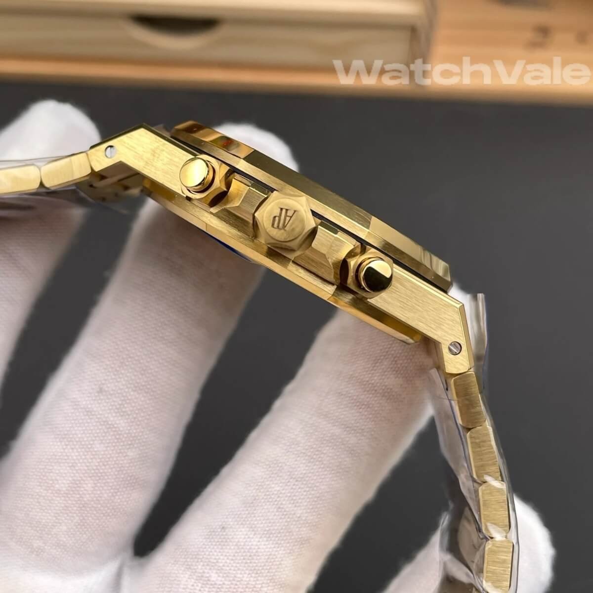 Audemars Piguet Royal Oak Chronograph green Grande Tapisserie dial close-up replica watch
