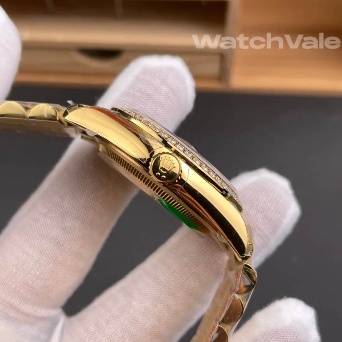 Rolex Day-Date 40 228398TBR diamond pavé dial rainbow baguette markers close up super clone watch