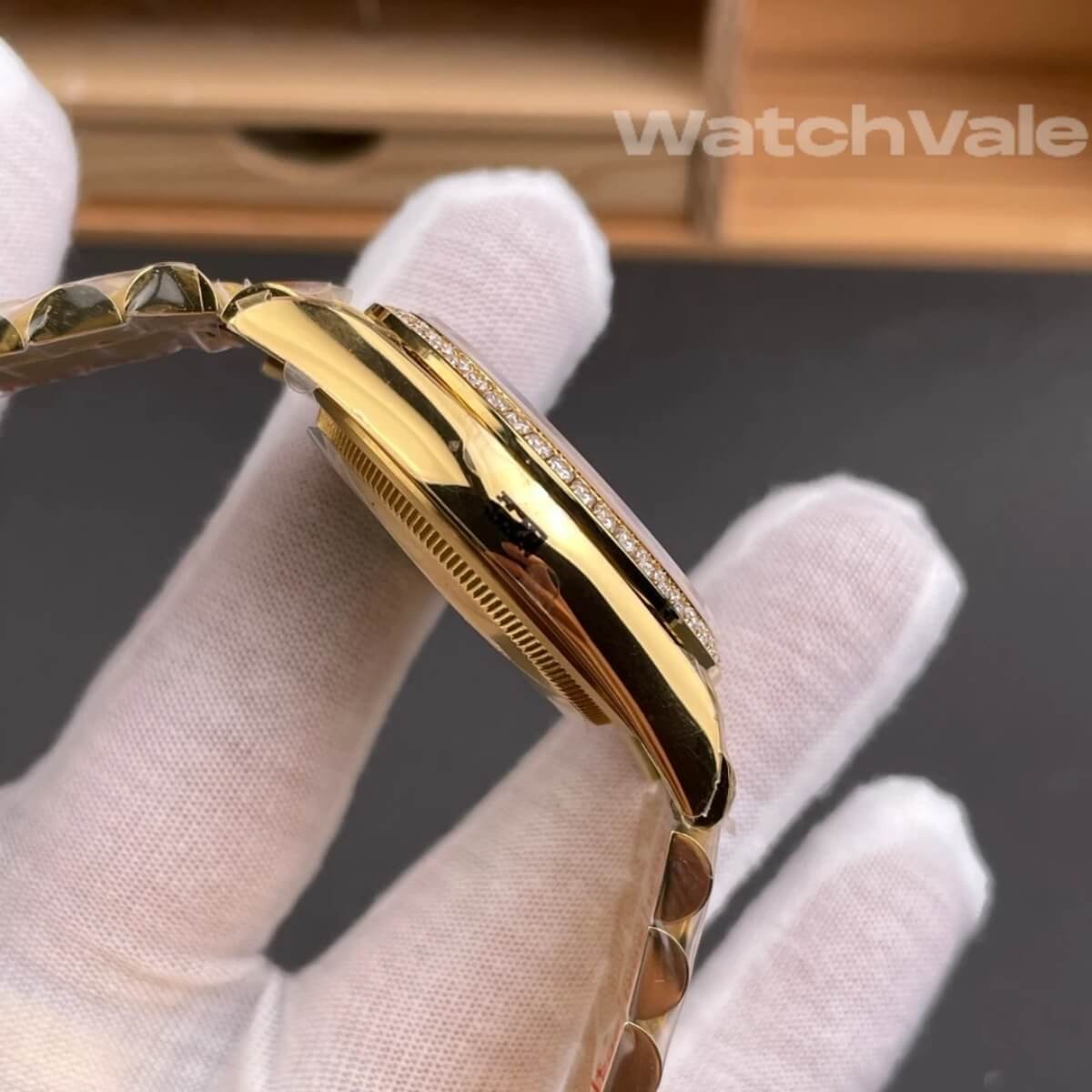 Diamond bezel yellow gold case Rolex Day-Date 40 228398TBR customized super clone watch