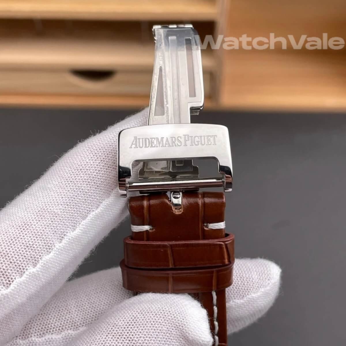Audemars Piguet Royal Oak Offshore Safari brown leather strap detail replica
