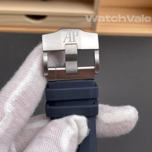 Audemars Piguet Royal Oak Offshore Diver blue rubber strap detail replica